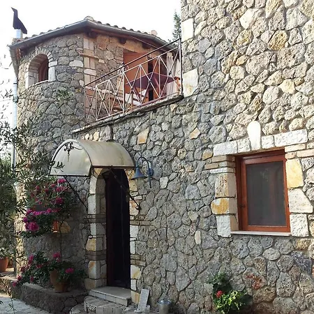 Musician's Round House & Castello Villa *