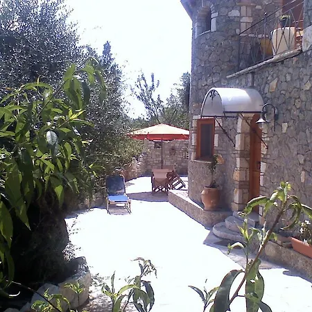 Musician's Round House & Castello Villa *